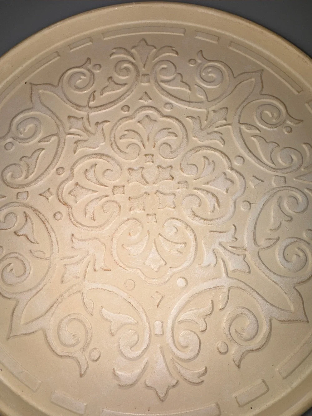 Source Unknown Beige Decorative Round Trivet/Placemat metal